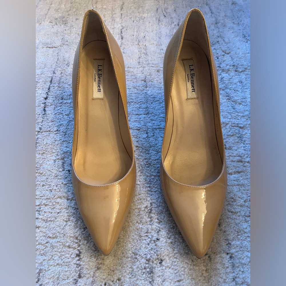Barely worn LK Bennett Floret Beige Patent Leather Pointed Toe Courts, Size 40